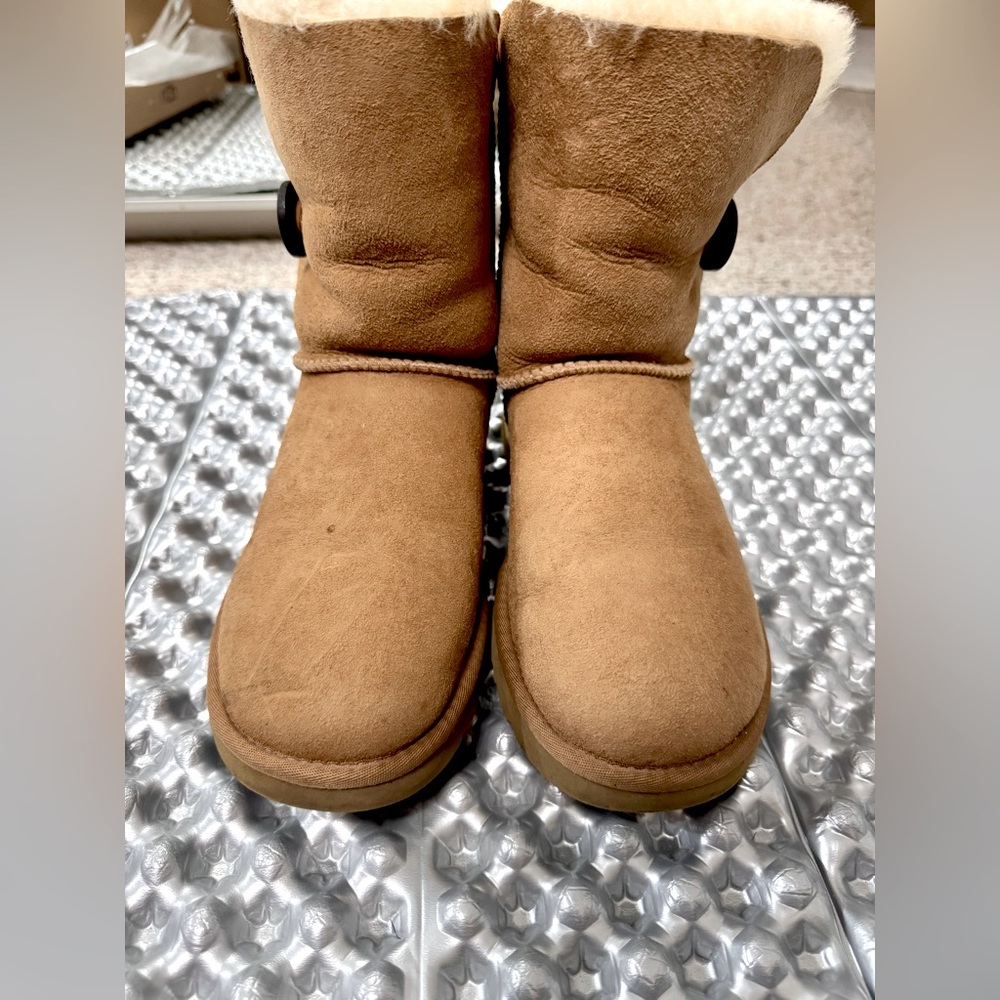 Ugg Australia Bailey Button Boots In Chestnut Siz… - image 4